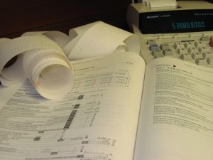 accounting-calculator-tax-return-1241864-640x480